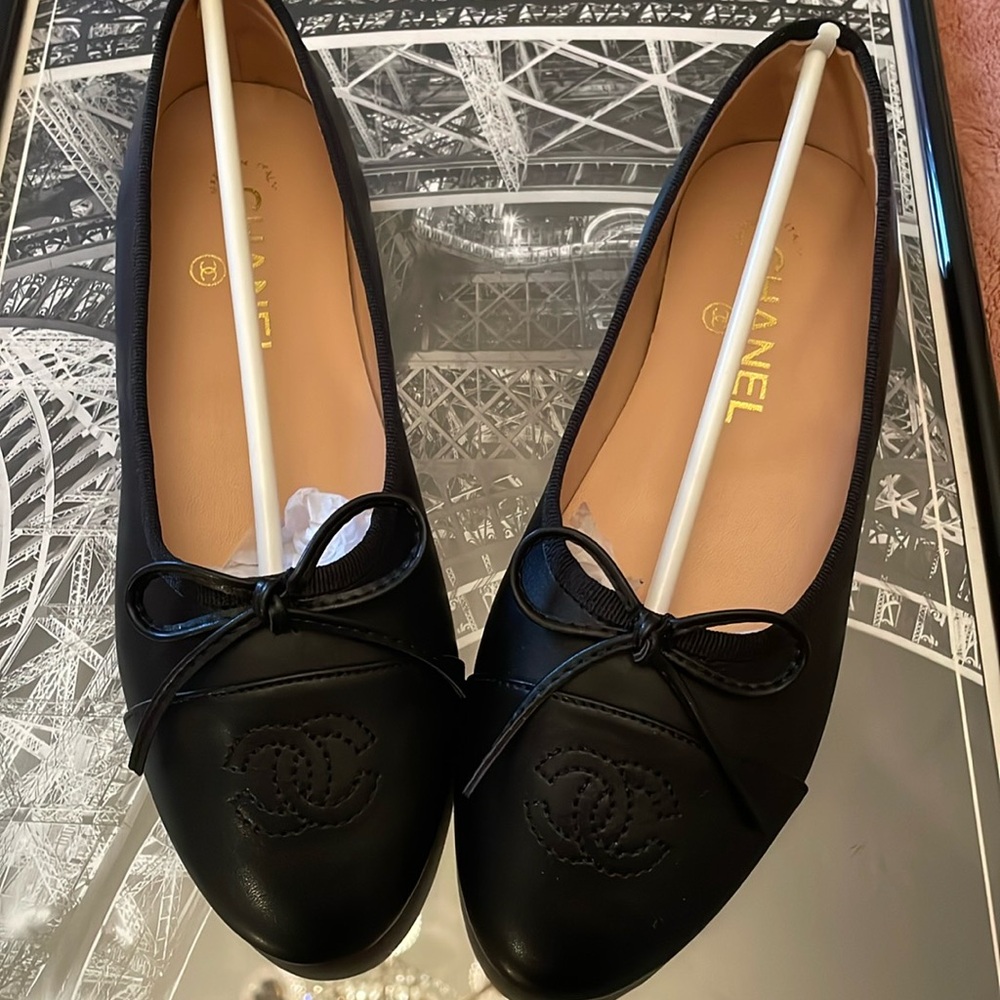 Ballet flat black leather bow